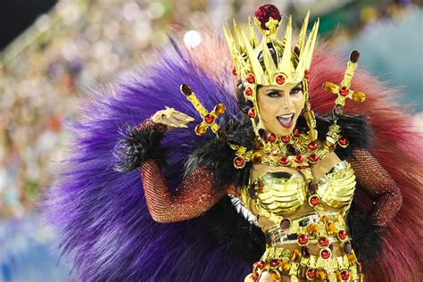  Carnival Rhapsody: Unveiling Larissa Machado's Electrifying Brazilian Carnaval Performance!